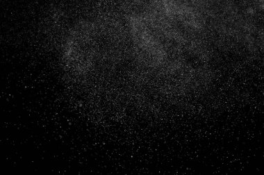 Siyah arkaplanda soyut su sıçramaları.