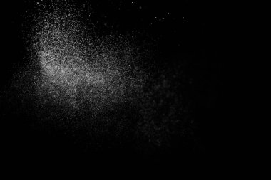 Siyah arkaplanda soyut su sıçramaları.