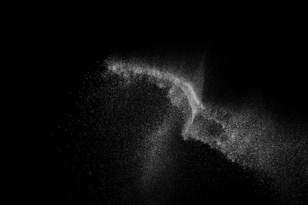冻结在黑色背景上的白色粒子的运动. — 图库照片