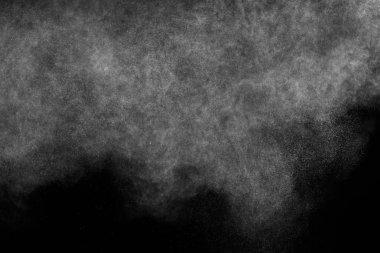 Siyah arkaplanda soyut su sıçramaları.