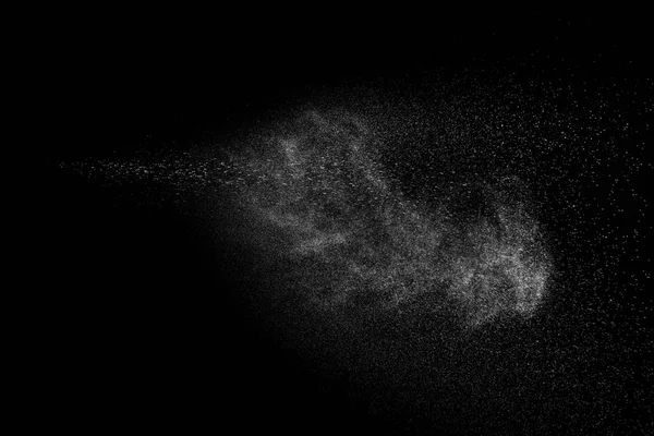 Siyah arkaplanda soyut su sıçramaları.