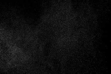 Siyah arka planda soyut su sıçramaları. Soyut su püskürtüsü. Soyut yağmur. Duş suyu damlaları. soyut doku.