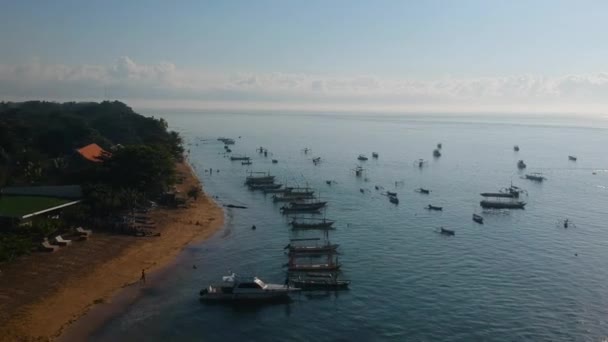 Μια Εκπληκτική Εναέρια Θέα Της Παραλίας Σανούρ Μπαλί Σχήμα Της — Αρχείο Βίντεο