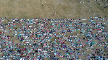 2019 'da Puputan Renon sahasındaki Ramazan Bayramı duasının havası. Kurban namazına binlerce cemaat katıldı. Bugünün olayı bu.