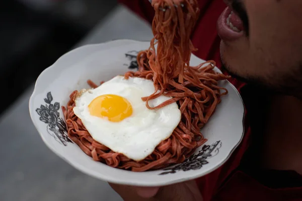 Fried Instant Noodles Enjoyed Fried Eggs Plate Typical Indonesian Ethnic — Stock Photo, Image