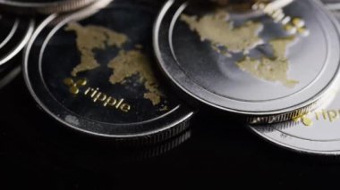 Bitcoins dijital cryptocurrency dönen çekim