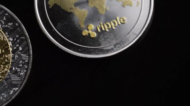 Bitcoins dijital cryptocurrency dönen çekim
