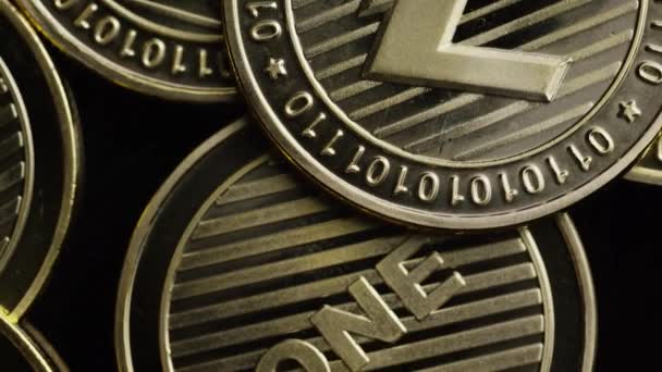 Drehschuss von Bitcoins digitale Kryptowährung - Bitcoin litecoin — Stockvideo