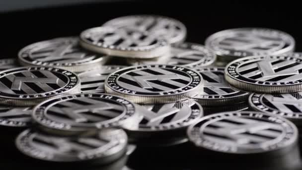 Forgó lövés bitcoins digitális cryptocurrency-Bitcoin Litecoin — Stock videók