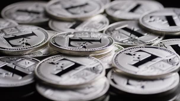 Roterende shot van Bitcoins digitale cryptocurrency-Bitcoin Litecoin — Stockvideo