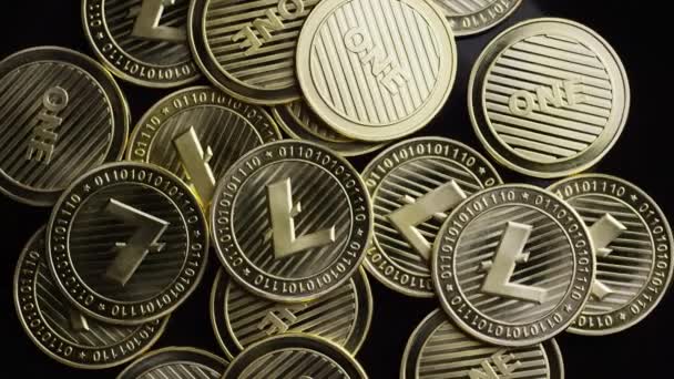 Roterende shot van Bitcoins digitale cryptocurrency-Bitcoin Litecoin — Stockvideo