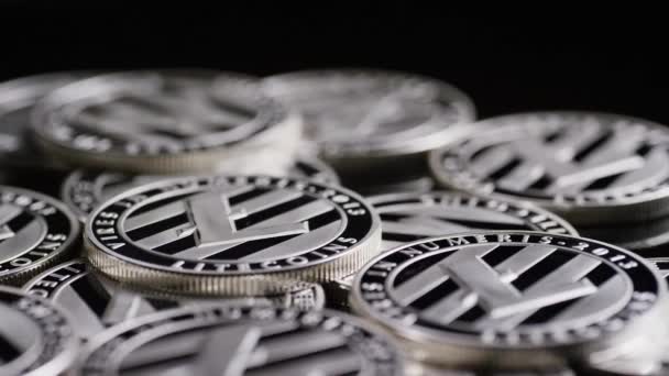 Roterende shot van Bitcoins digitale cryptocurrency-Bitcoin Litecoin — Stockvideo