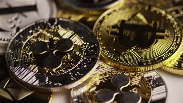 Roterende shot van Bitcoins digitale cryptocurrency-Bitcoin gemengd — Stockvideo