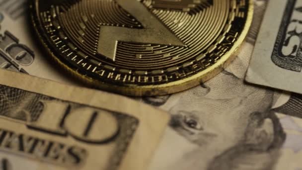 Bitcoins dijital cryptocurrency dönen çekim-Bitcoin monero — Stok video