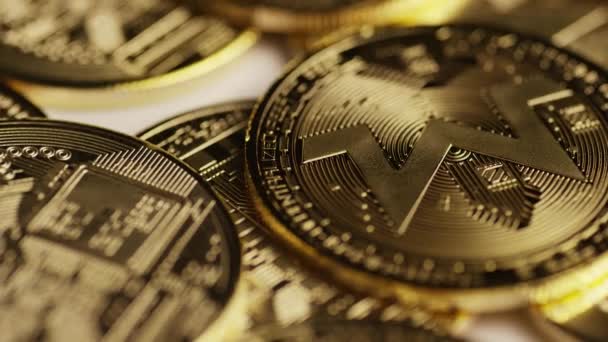 Tiro rotativo de Bitcoins criptomoeda digital - BITCOIN MONERO — Vídeo de Stock