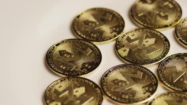Roterende shot van Bitcoins digitale cryptocurrency-Bitcoin Monero — Stockvideo