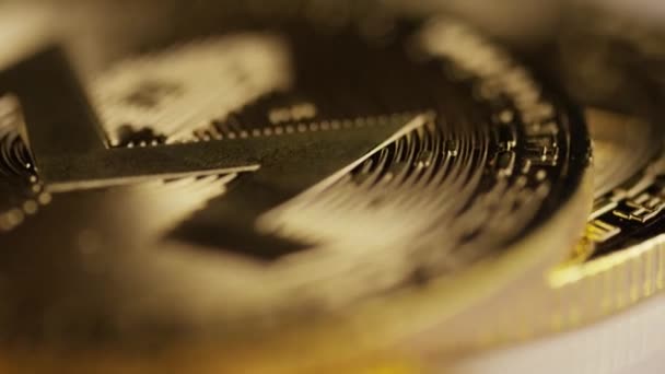 比特币数字加密货币的旋转镜头-比特币 Monero — 图库视频影像