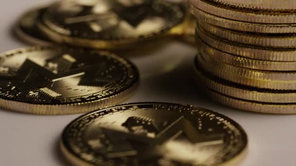 Обертовий постріл bitcoins цифровий cryptocurrency-bitcoins Монеро — стокове відео