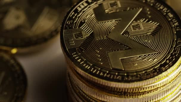 Forgó lövés bitcoins digitális cryptocurrency-Bitcoin Monero — Stock videók