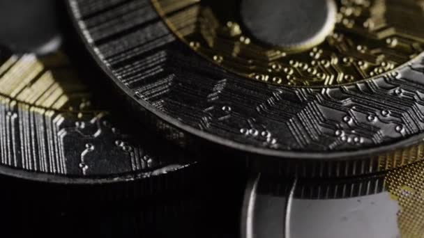 Tiro giratorio de Bitcoins criptomoneda digital — Vídeo de stock