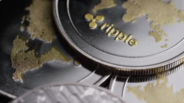 Поворотний знімок цифрової криптовалюти Bitcoins — стокове відео