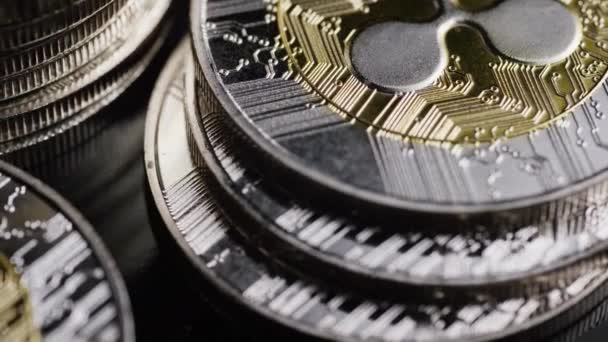 Roterande skott av bitcoins digitala kryptovaluta — Stockvideo