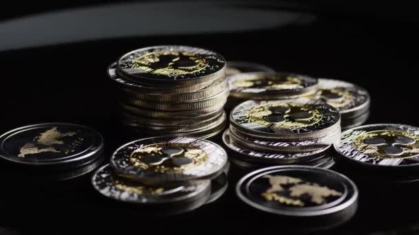 Tiro giratorio de Bitcoins criptomoneda digital — Vídeos de Stock