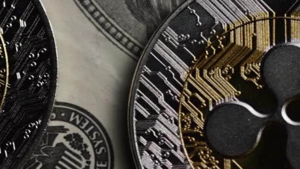 Roterande skott av bitcoins digitala kryptovaluta — Stockvideo