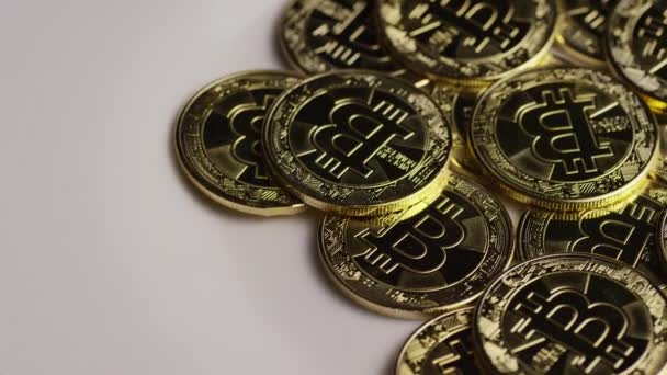 Tiro giratorio de Bitcoins criptomoneda digital — Vídeos de Stock