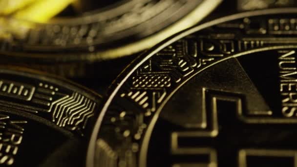 Drehschuss der digitalen Kryptowährung Bitcoins — Stockvideo