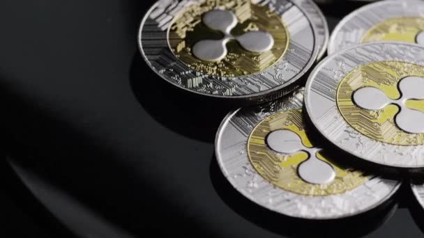 Drehschuss der digitalen Kryptowährung Bitcoins — Stockvideo