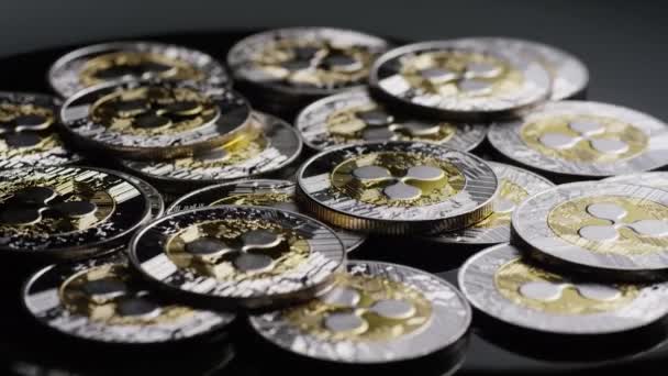 Drehschuss der digitalen Kryptowährung Bitcoins — Stockvideo