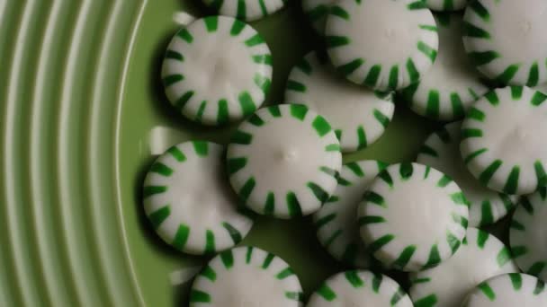 Tournant coup de bonbons durs à la menthe verte — Video