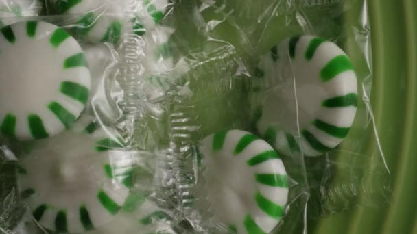 Tournant coup de bonbons durs à la menthe verte — Video