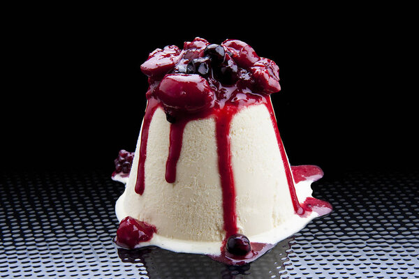Panna-cotta from a white chocolate with the seed of vanilla 