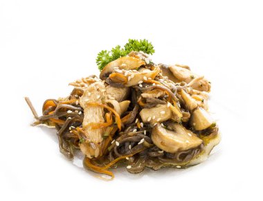 Karabuğday erişte, mantar ile teriyaki sos tavuk 