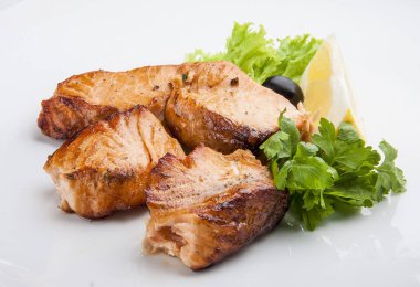 Catfish kebap, yeşil ile Şiş balık 