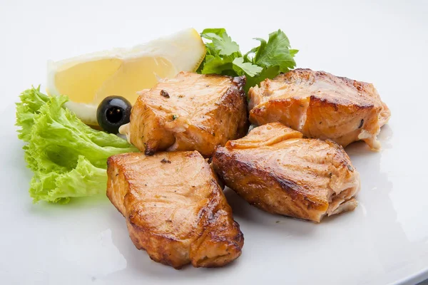 Catfish kebap, yeşil ile Şiş balık 