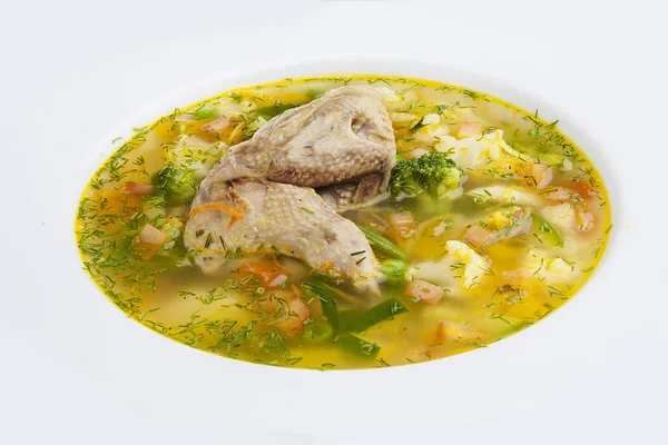 Sopa de verduras con pollo. Sobre un fondo blanco — Foto de Stock
