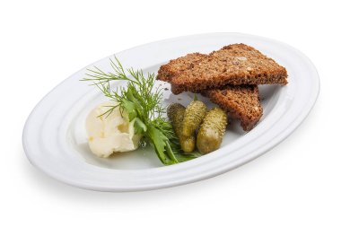 Biraya atıştırmalık. Salatalık turşusu ile baharatlı tost. 