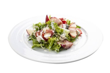 Şeftali, pastırma ve arugula ile yaz salatası. Beyaz bir backgroun üzerinde