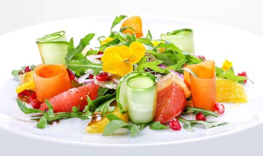 Portakal, greyfurt ve nar ile Fitness salatası