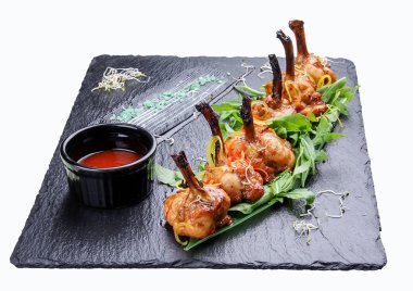 Arugula marine tavuk kanatları