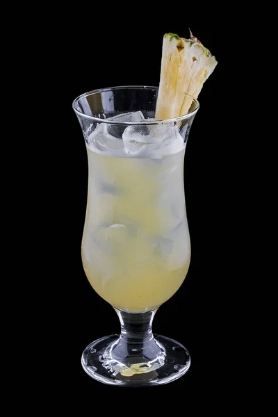 Originele cocktails op een donkere achtergrond. — Stockfoto