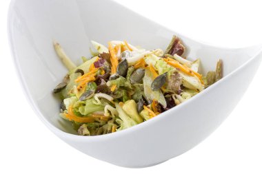 Tohumlu ve avokadolu kabak salatası. Vejetaryen yemek. Beyaz üzerinde