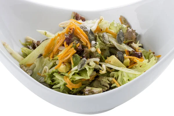 Гарбузовий салат з насінням та авокадо. Вегетаріанська страва. На білому — стокове фото