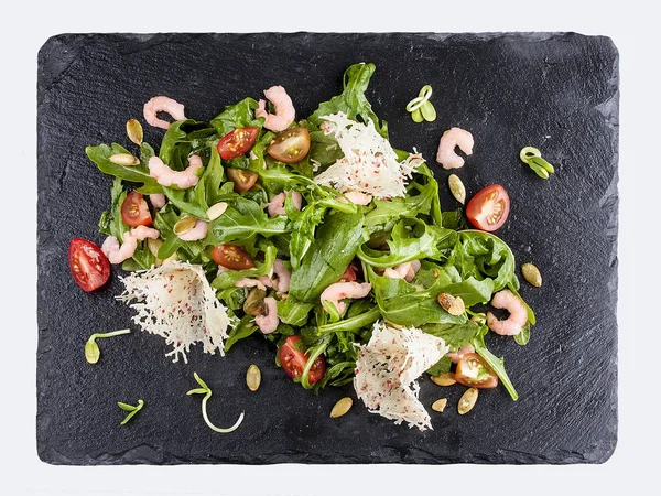 Arugula salatası ve Parmesan ile mini karides