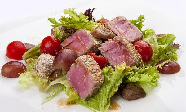 Salad with fried tuna, tomatoes and chestnuts, on a white background — Stock Photo, Image