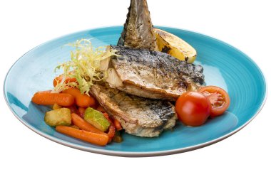 Pişmiş uskumru ve buğulanmış sebze..