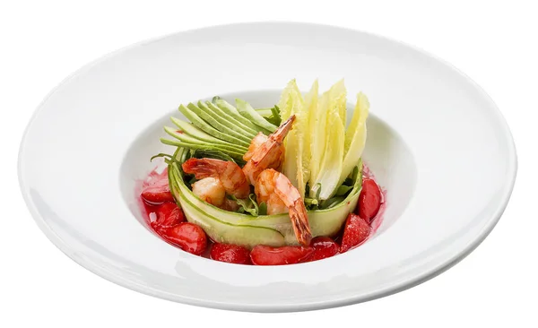 Σαλάτα με γαρίδες, αβοκάντο και φράουλες σε λευκό φόντο. — Φωτογραφία Αρχείου